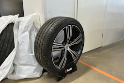 musta Volvo S60 2021 kuva 10.