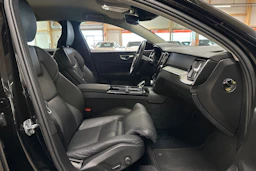 musta Volvo S60 2021 kuva 11.