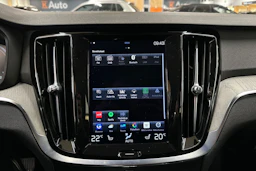 musta Volvo S60 2021 kuva 16.