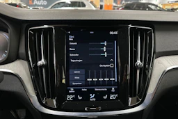 musta Volvo S60 2021 kuva 17.