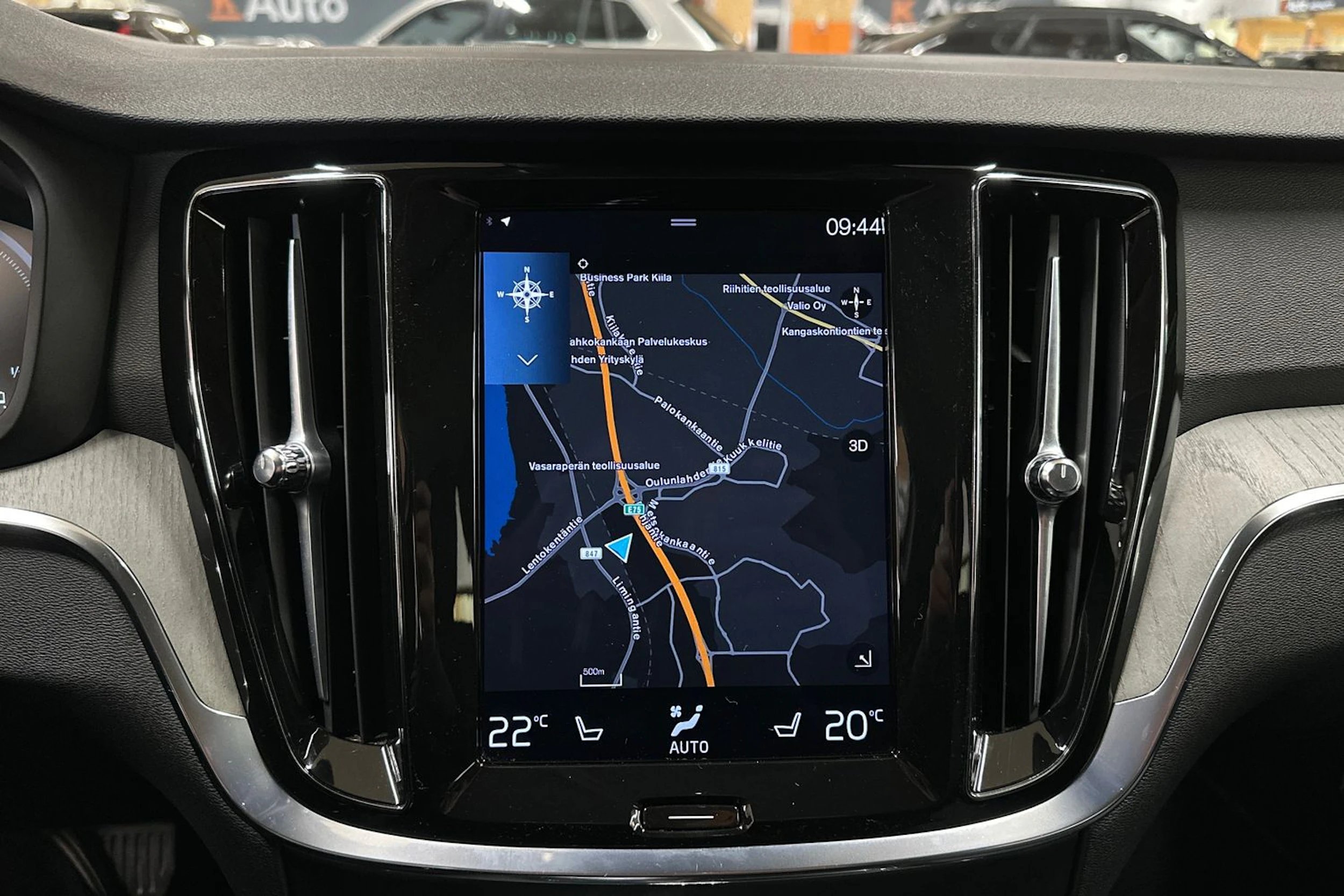 musta Volvo S60 2021 kuva 18.