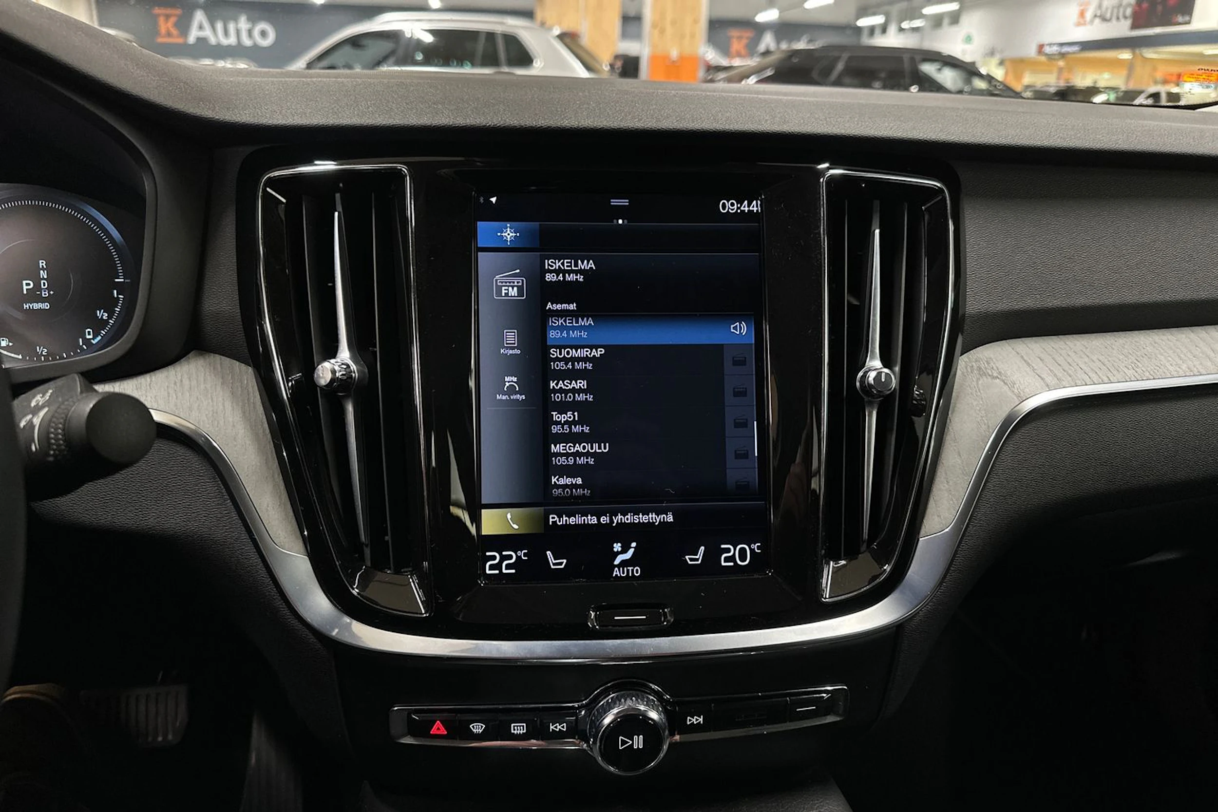 musta Volvo S60 2021 kuva 20.