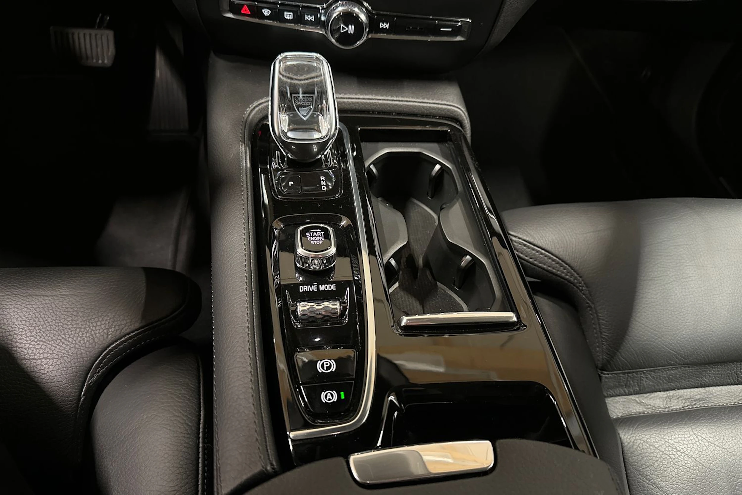 musta Volvo S60 2021 kuva 21.