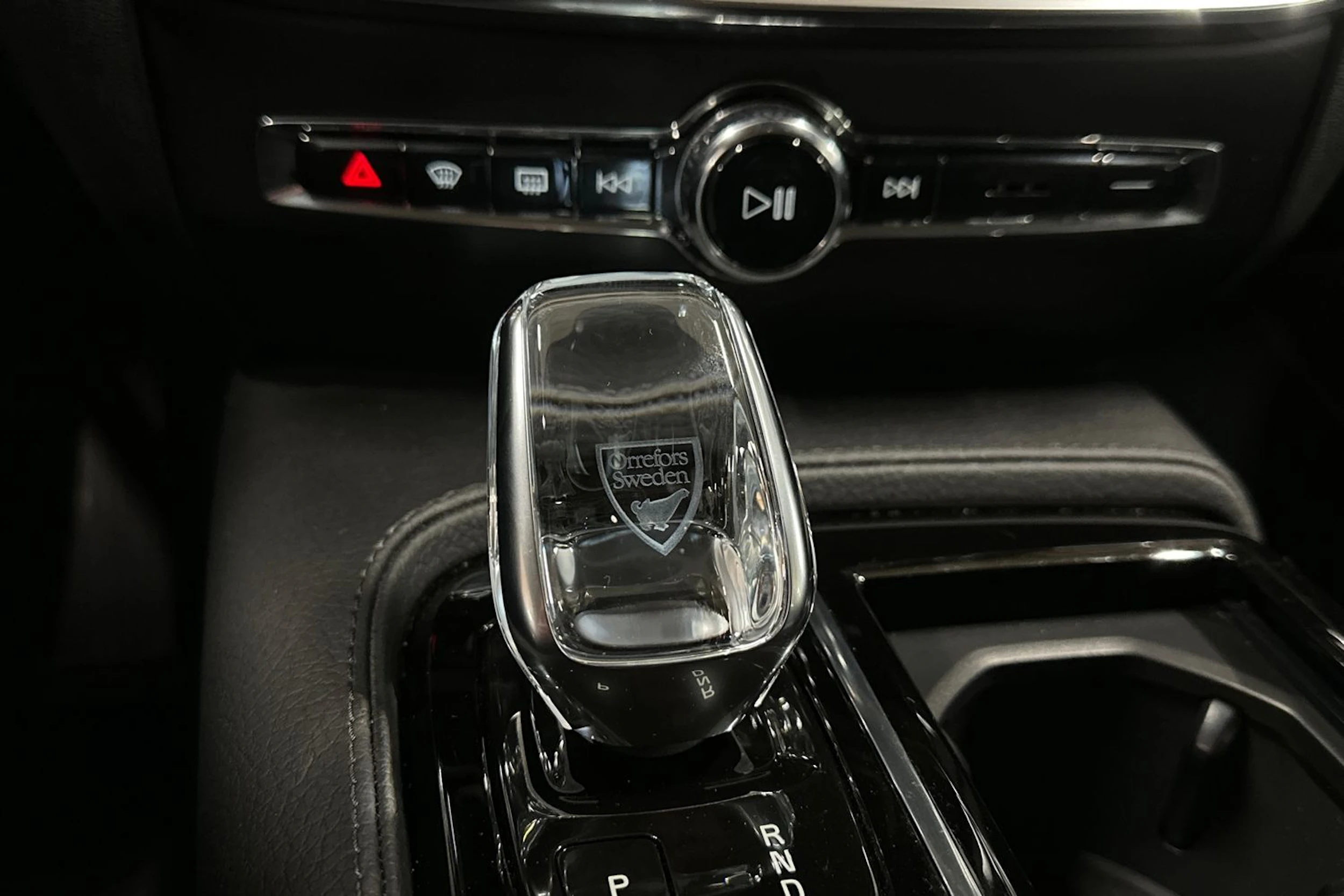 musta Volvo S60 2021 kuva 22.