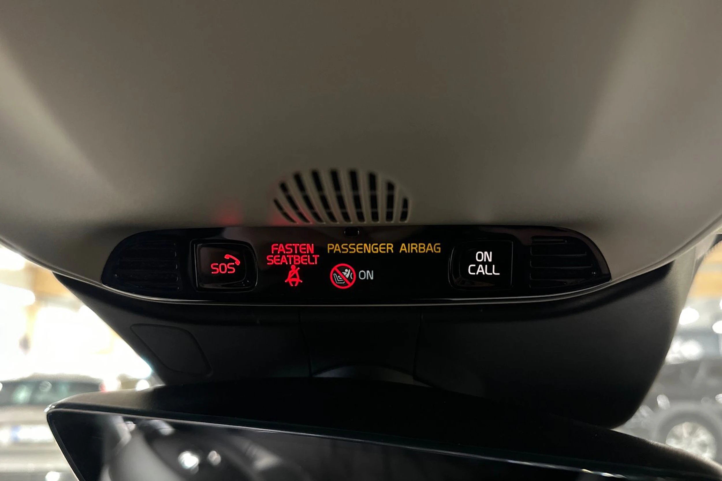 musta Volvo S60 2021 kuva 23.