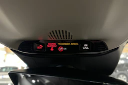 musta Volvo S60 2021 kuva 23.