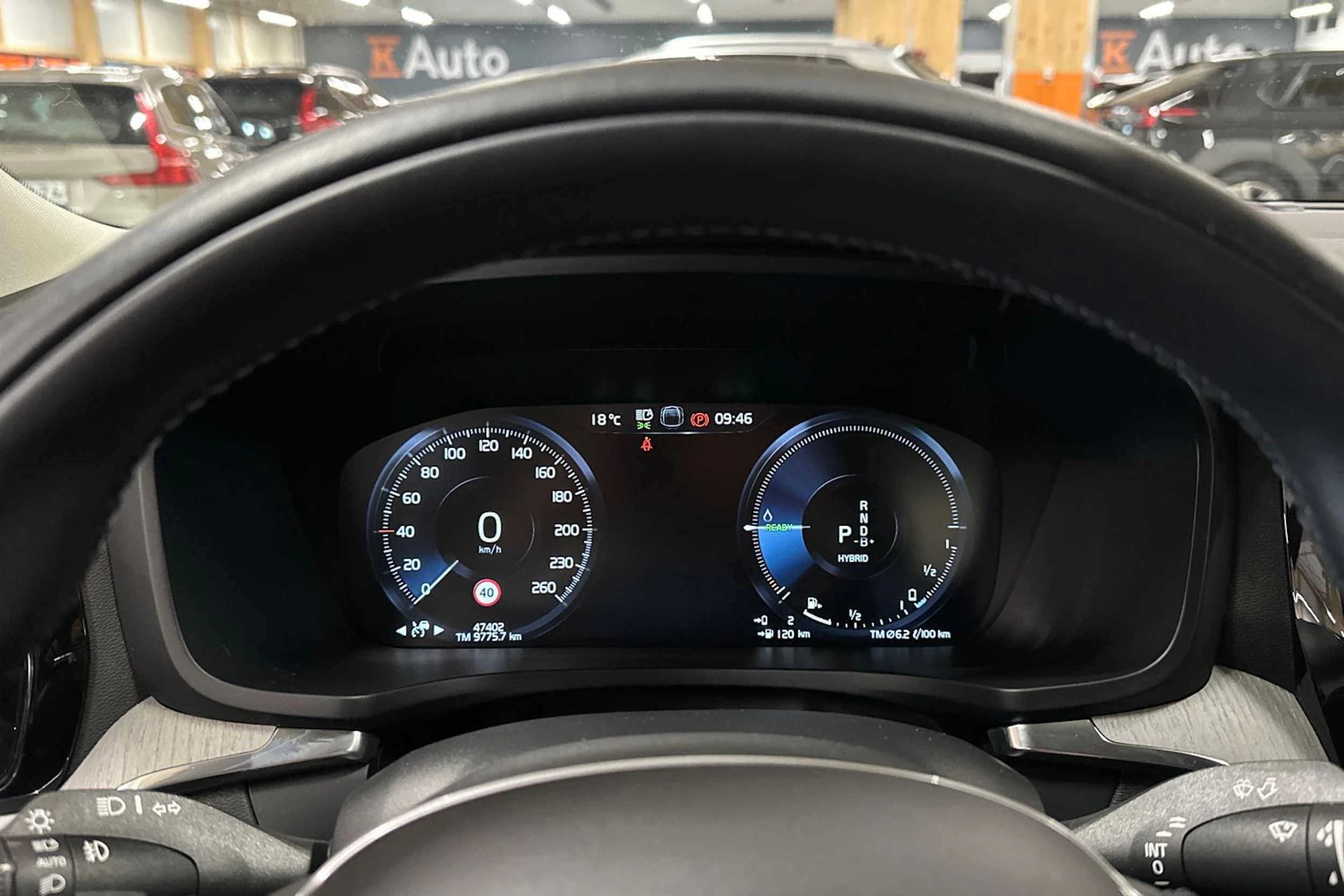 musta Volvo S60 2021 kuva 24.