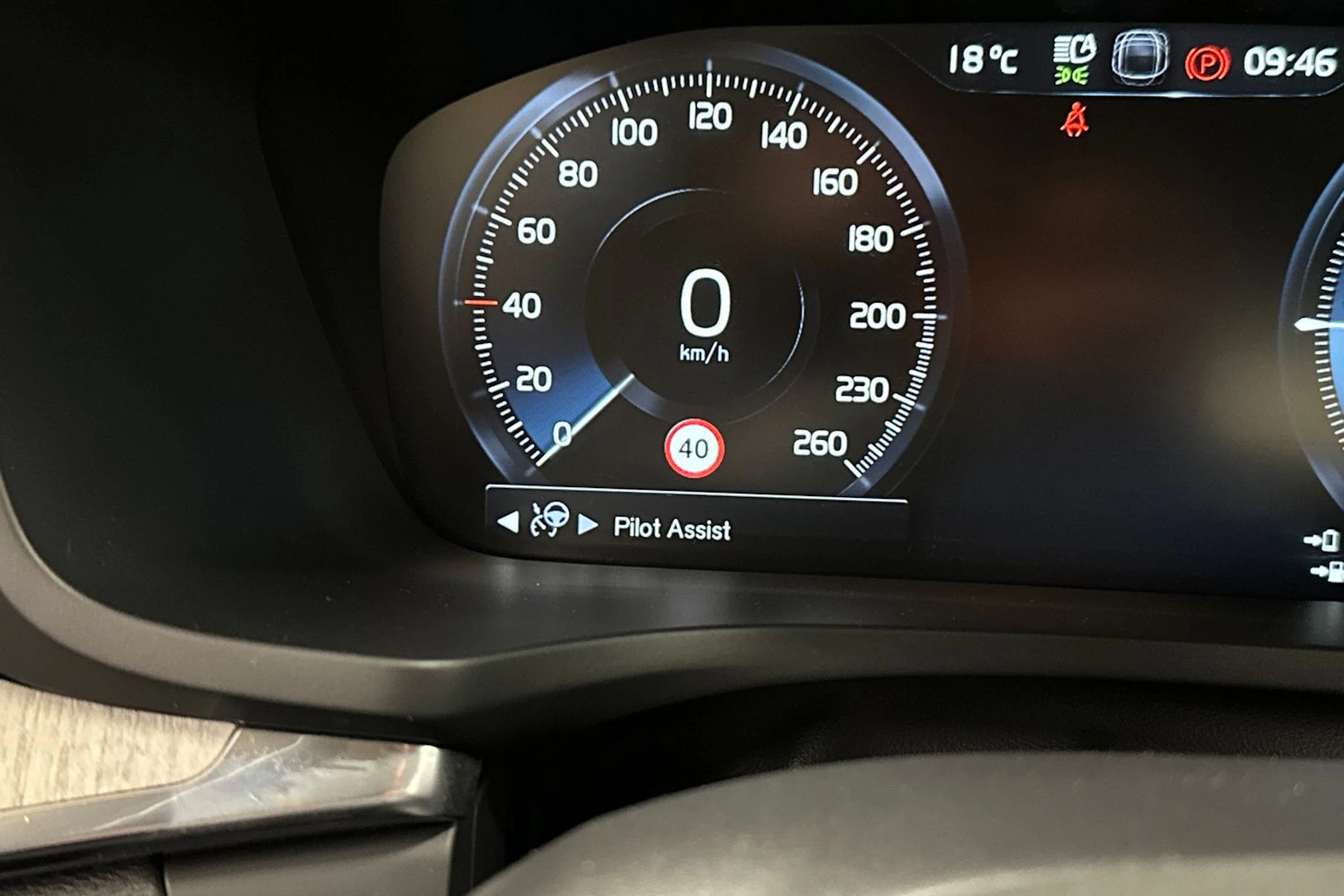 musta Volvo S60 2021 kuva 25.