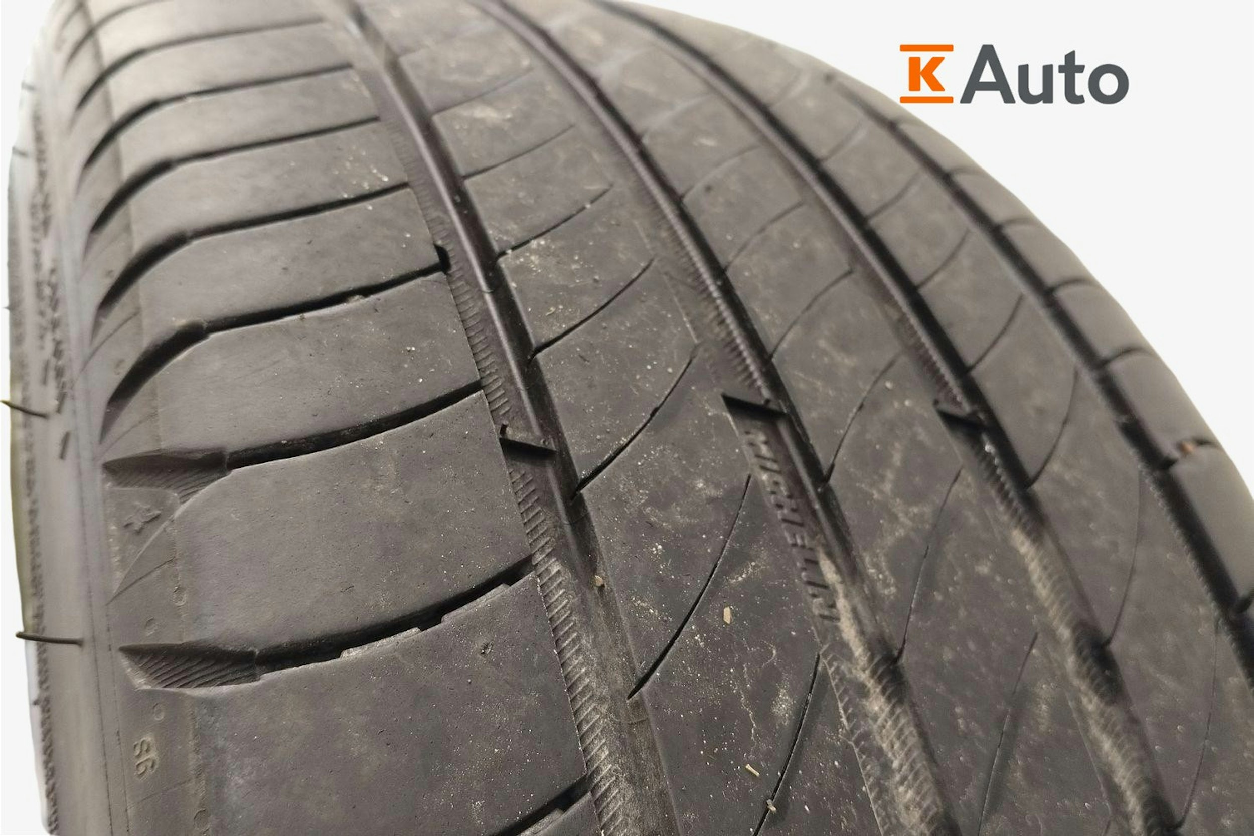 Punainen Volvo S60 2021 kuva 5.