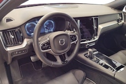 Punainen Volvo S60 2021 kuva 6.