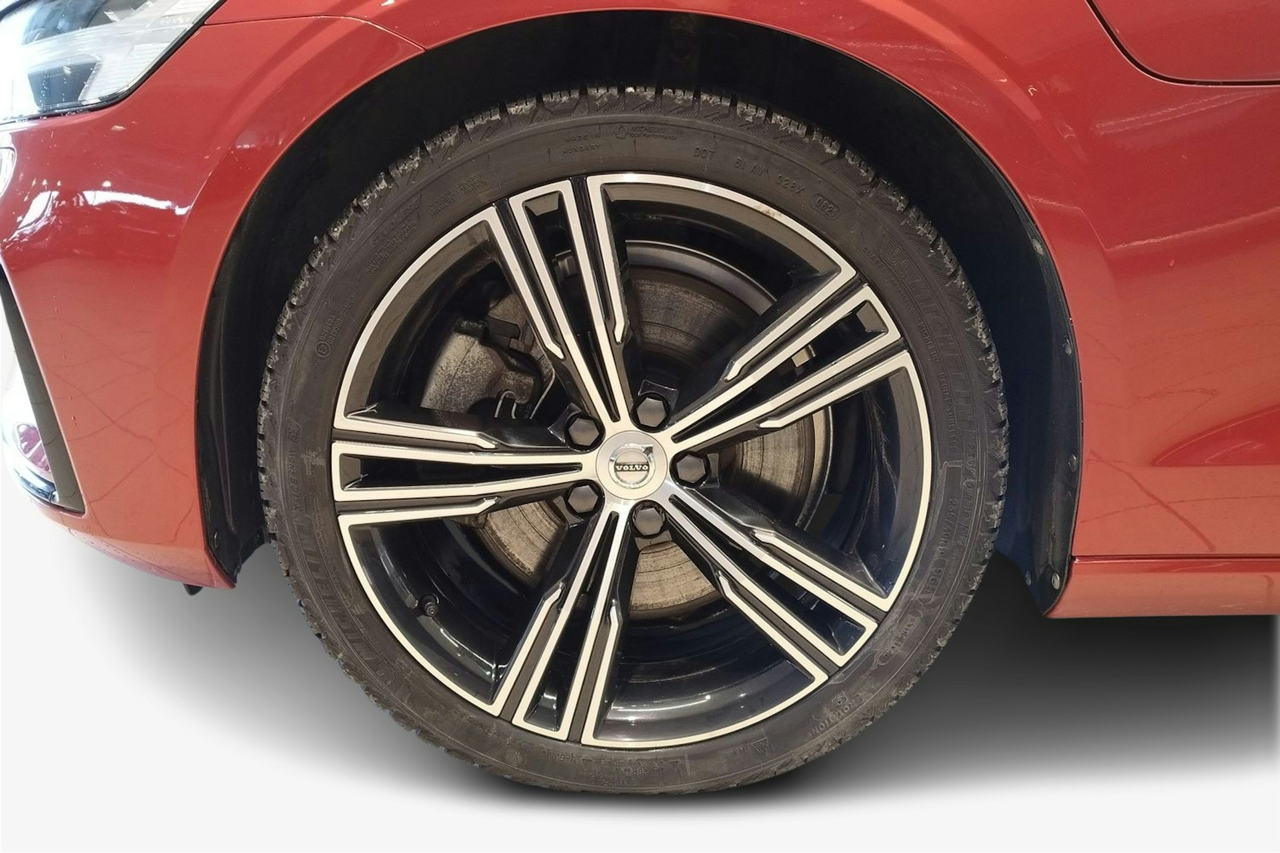 Punainen Volvo S60 2021 kuva 9.