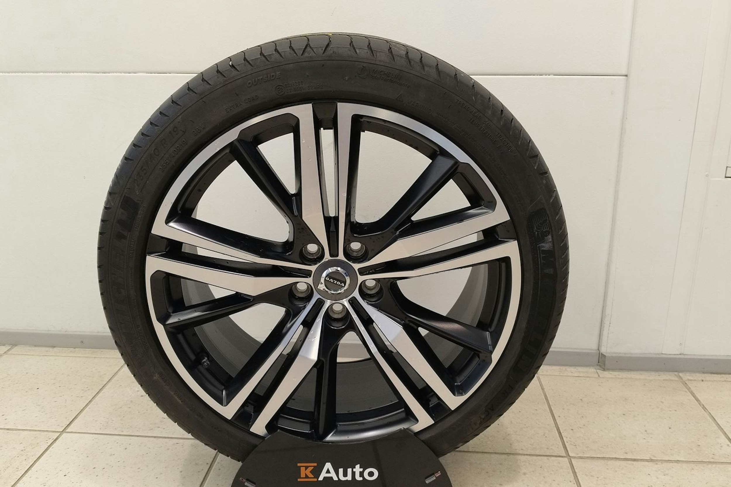 Punainen Volvo S60 2021 kuva 10.