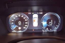 Punainen Volvo S60 2021 kuva 11.