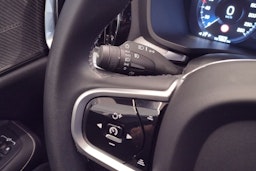 Punainen Volvo S60 2021 kuva 12.