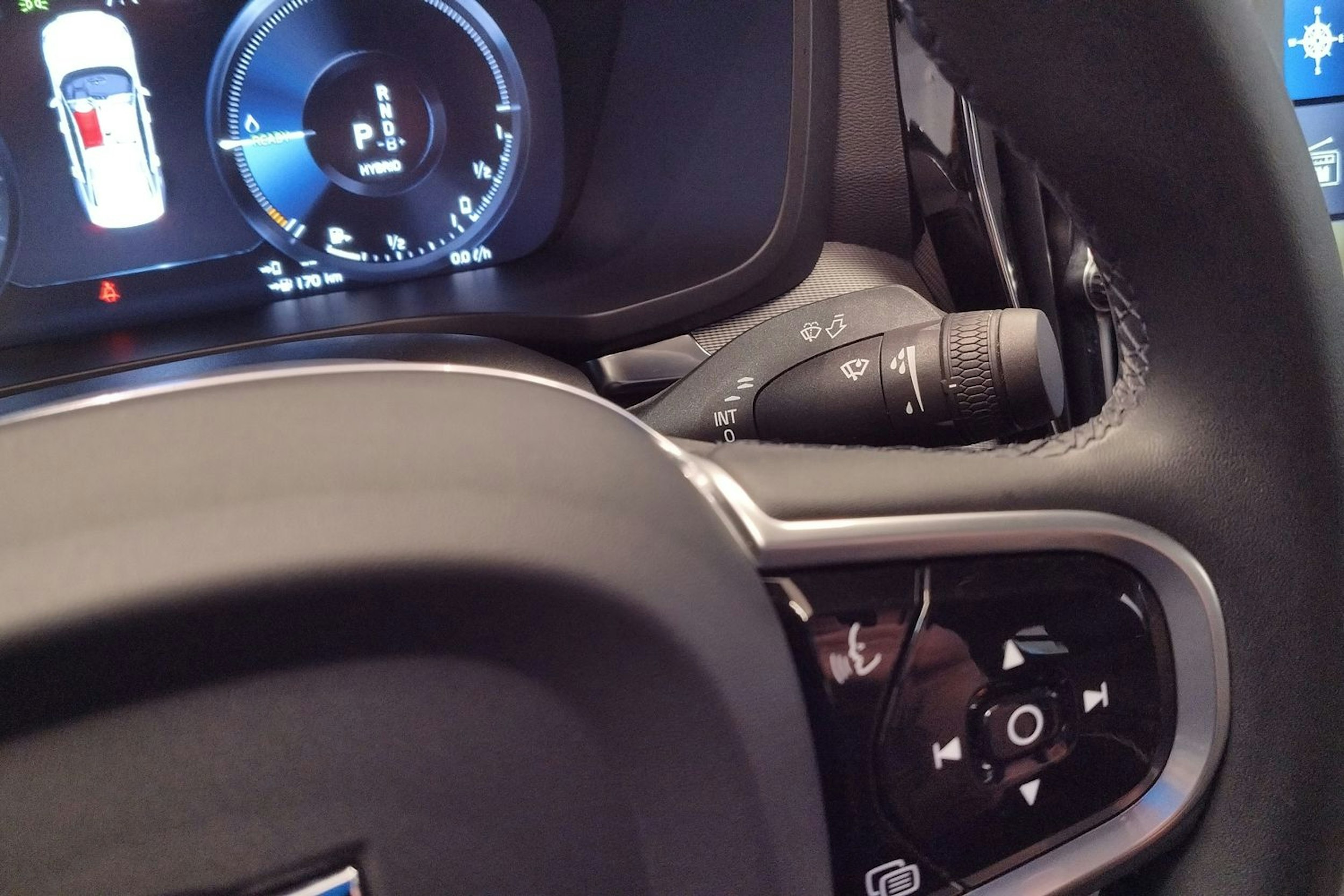 Punainen Volvo S60 2021 kuva 13.