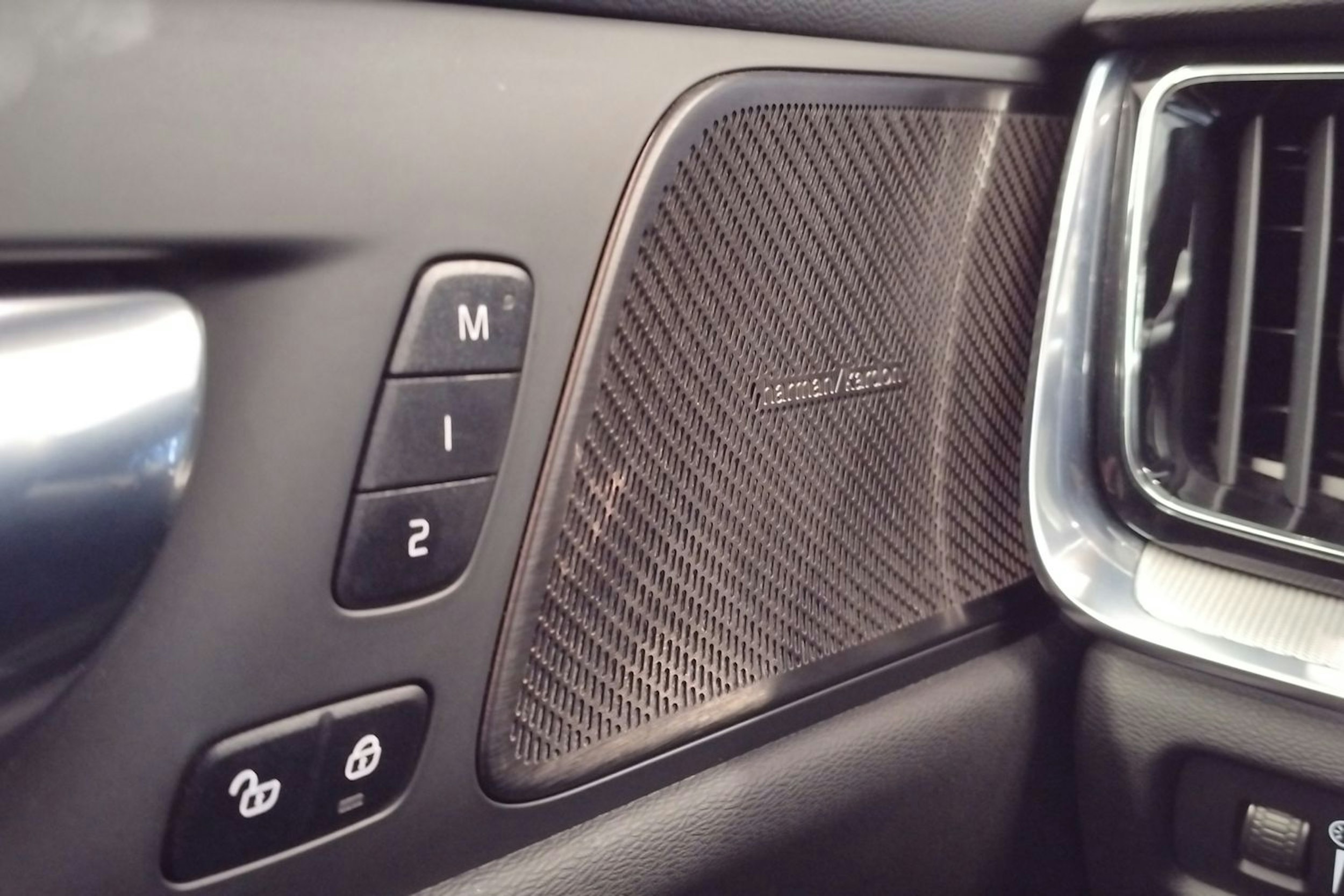 Punainen Volvo S60 2021 kuva 14.