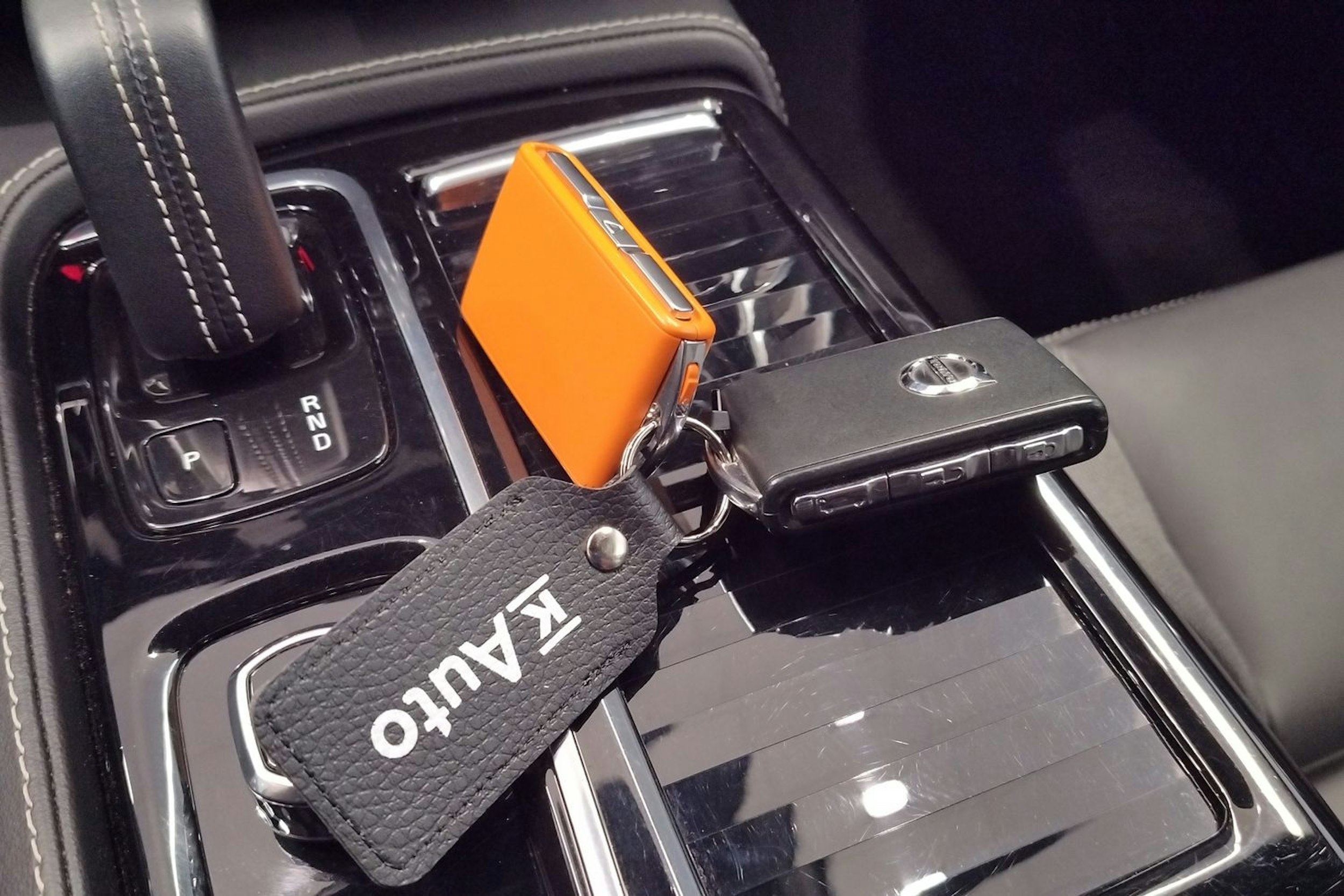 Punainen Volvo S60 2021 kuva 16.