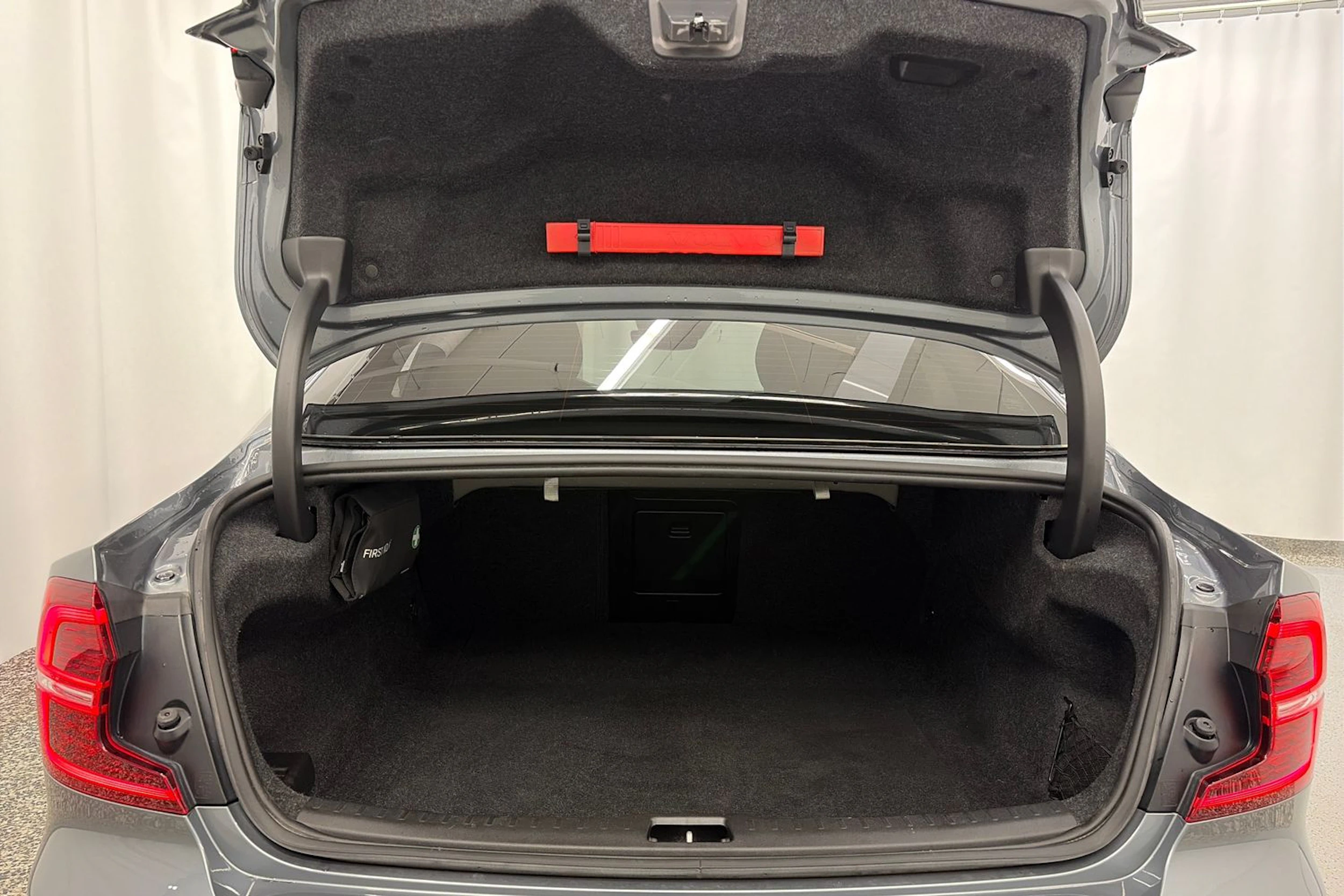 harmaa Volvo S60 2021 kuva 12.