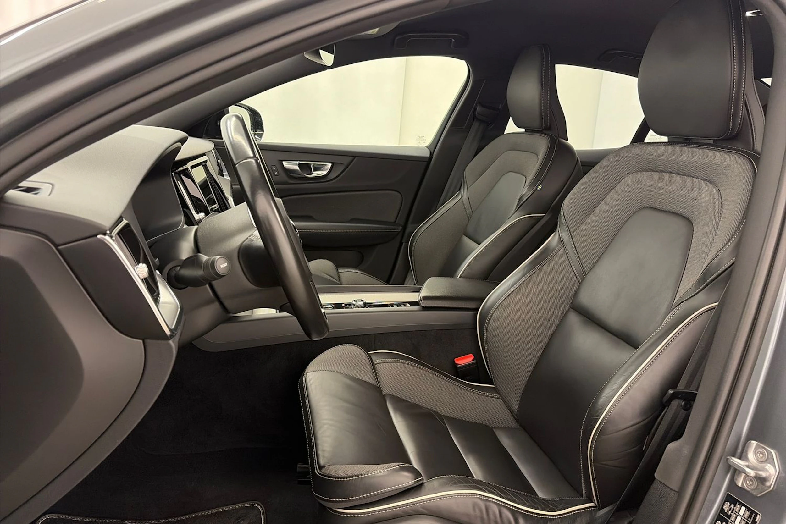 harmaa Volvo S60 2021 kuva 14.