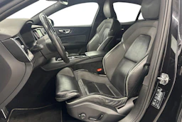 musta Volvo S60 2021 kuva 8.