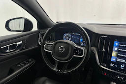 musta Volvo S60 2021 kuva 11.