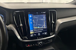 musta Volvo S60 2021 kuva 18.