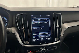 musta Volvo S60 2021 kuva 21.