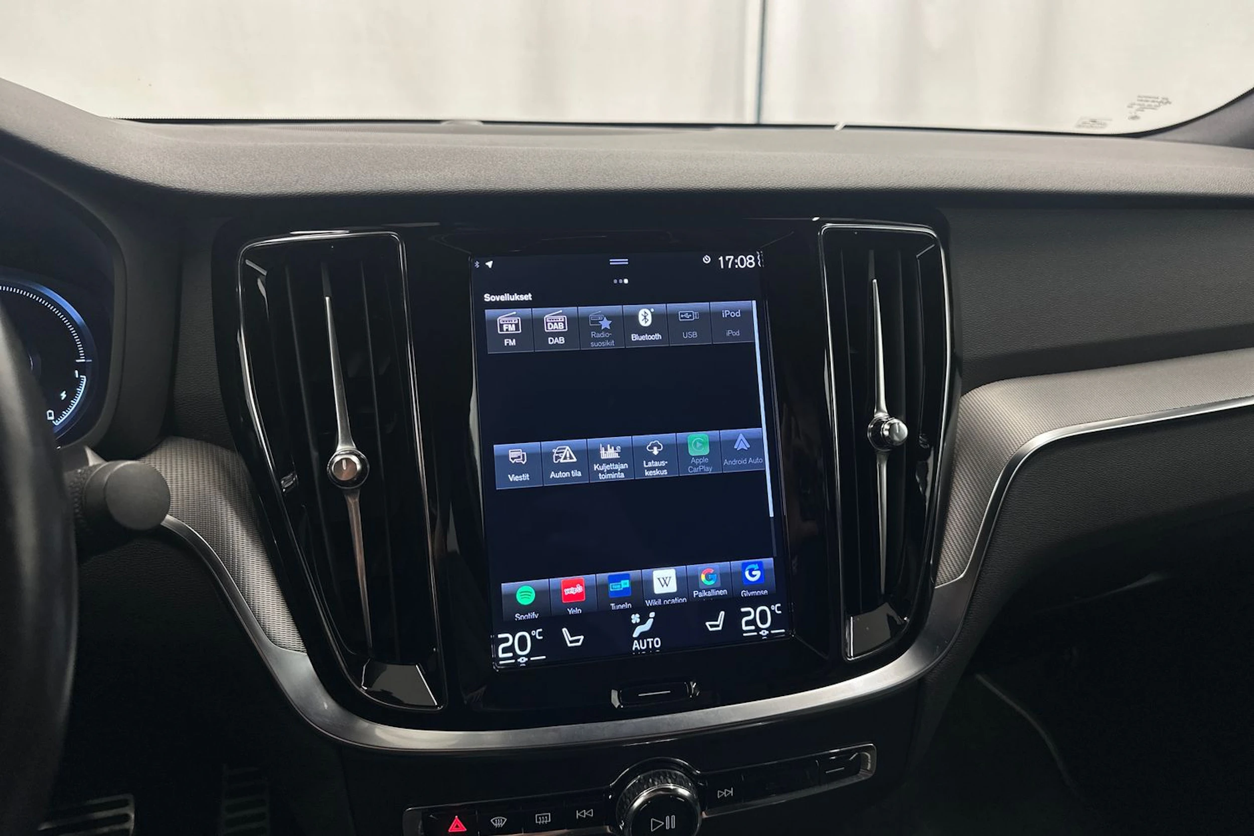 musta Volvo S60 2021 kuva 23.