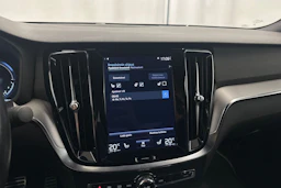musta Volvo S60 2021 kuva 27.