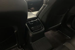 musta Volvo S60 2021 kuva 30.