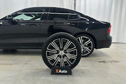 musta Volvo S60 2021 kuva 34.
