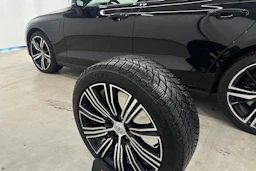 musta Volvo S60 2021 kuva 35.