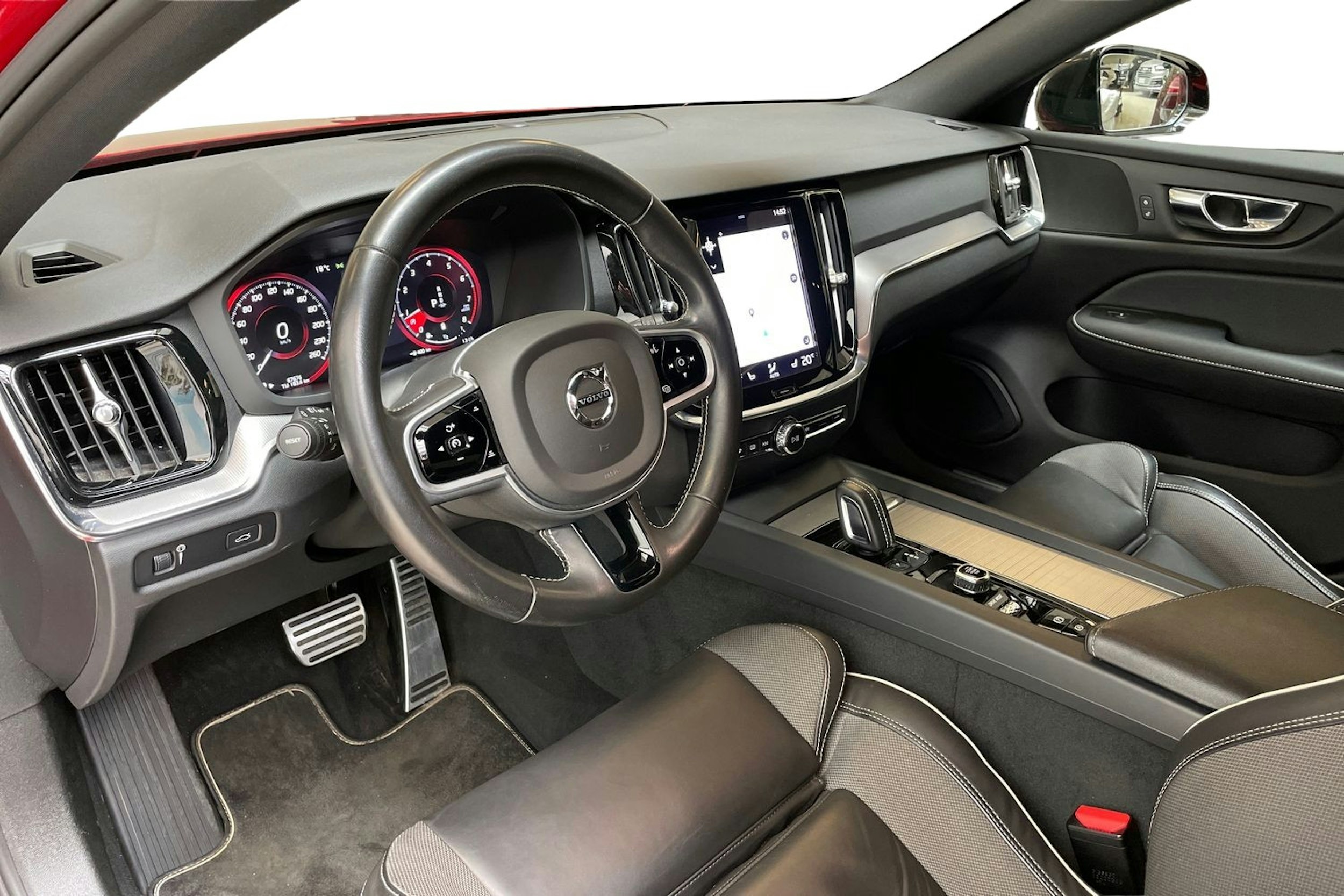 punainen Volvo S60 2021 kuva 7.