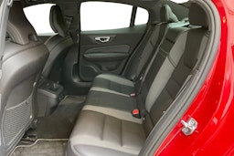 punainen Volvo S60 2021 kuva 10.