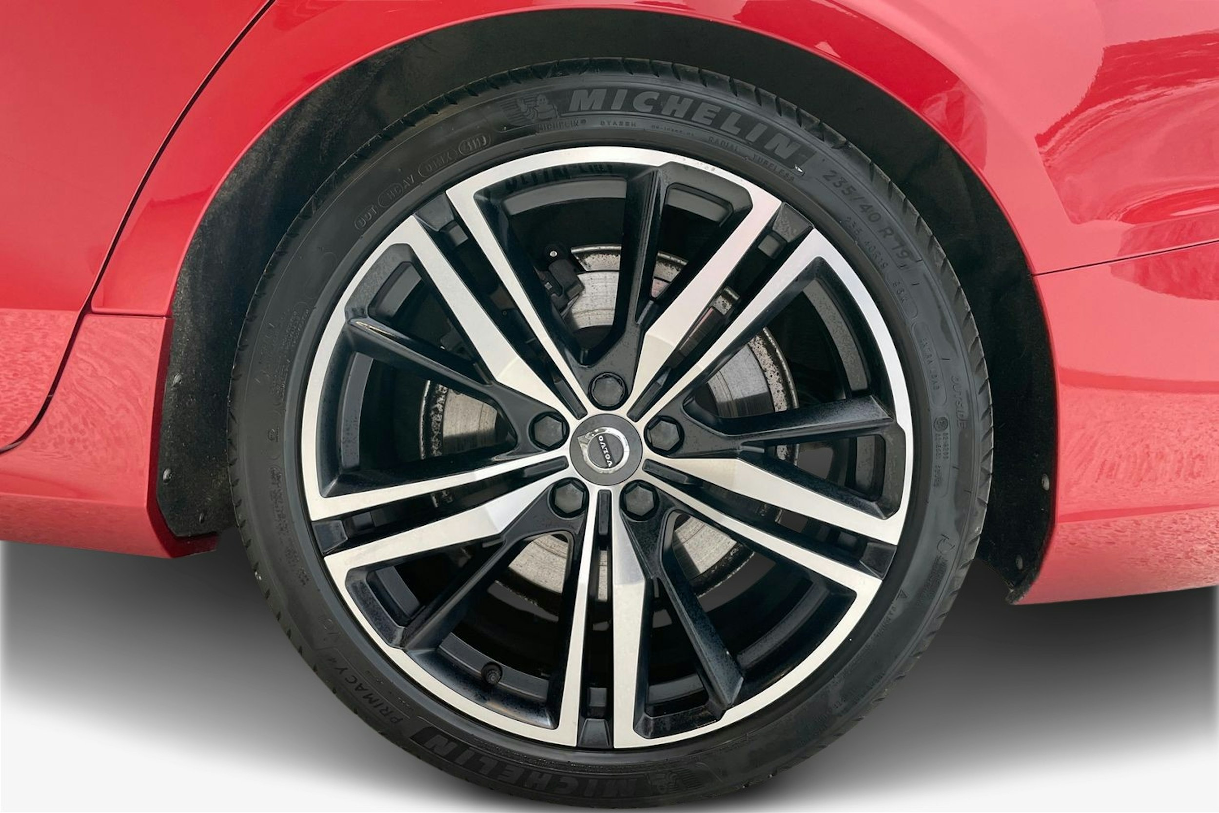 punainen Volvo S60 2021 kuva 11.
