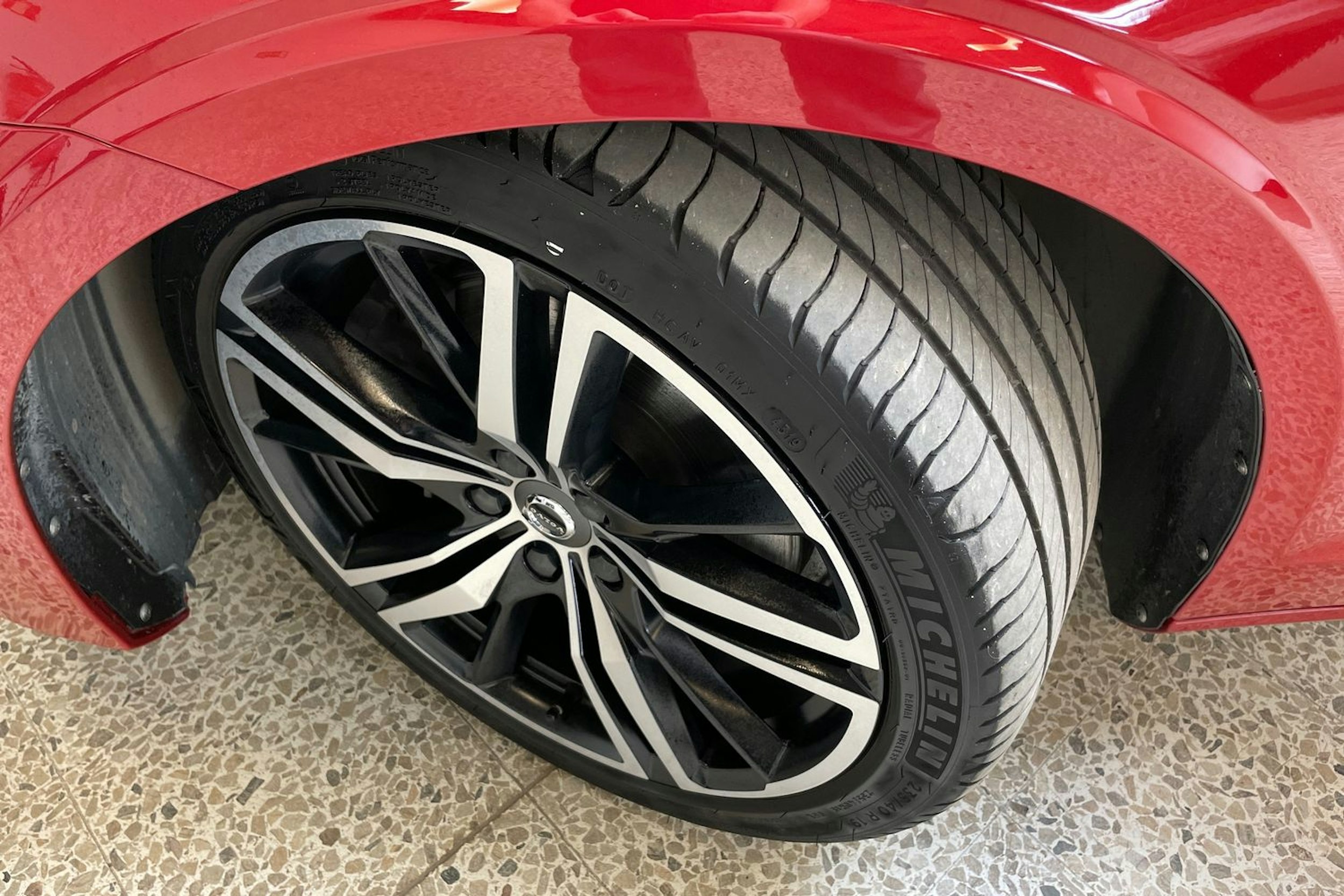 punainen Volvo S60 2021 kuva 13.