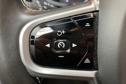 punainen Volvo S60 2021 kuva 15.