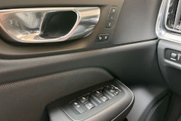 punainen Volvo S60 2021 kuva 18.