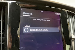 punainen Volvo S60 2021 kuva 22.