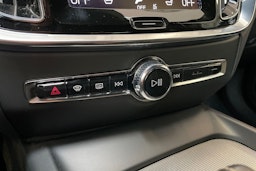 punainen Volvo S60 2021 kuva 23.