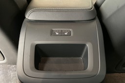punainen Volvo S60 2021 kuva 26.