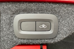 punainen Volvo S60 2021 kuva 29.