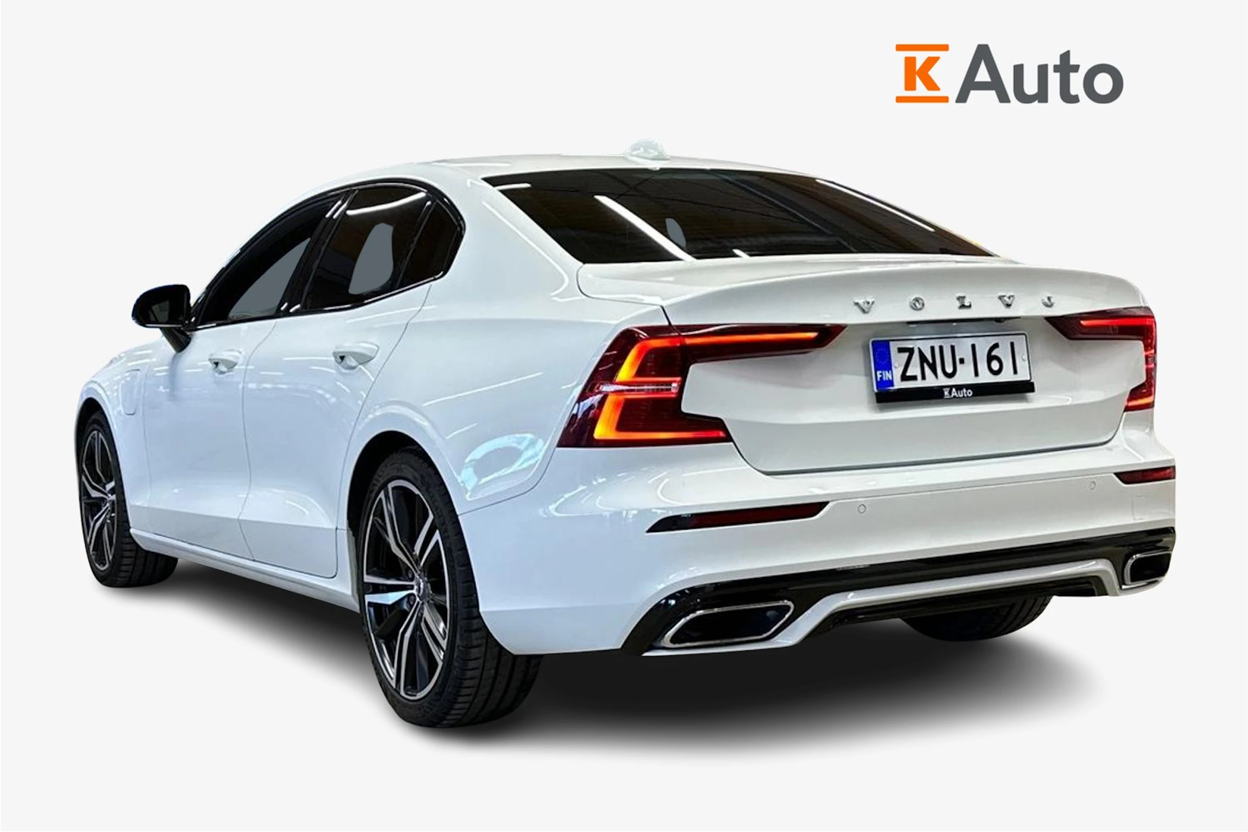 valkoinen Volvo S60 2021 kuva 3.