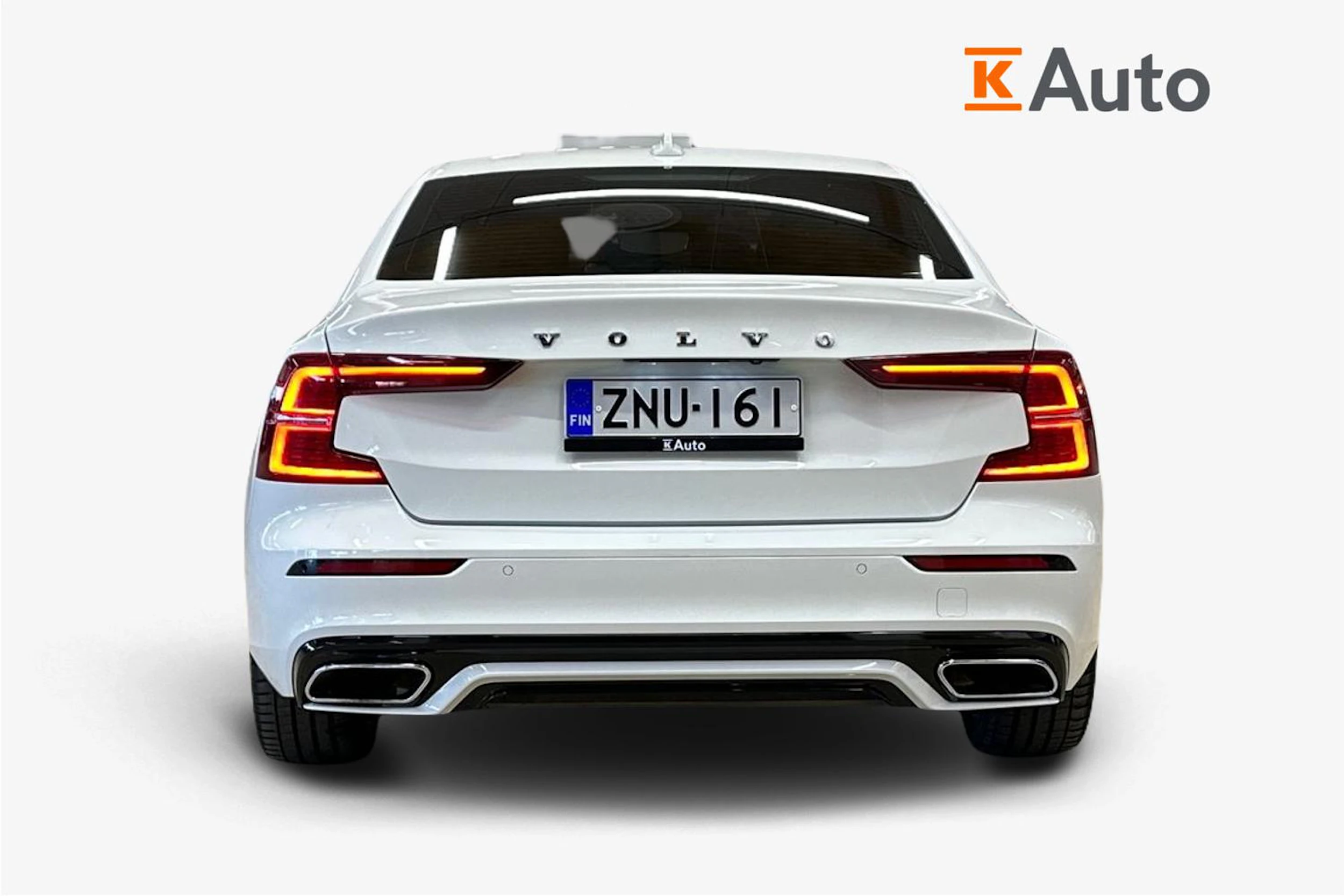 valkoinen Volvo S60 2021 kuva 4.