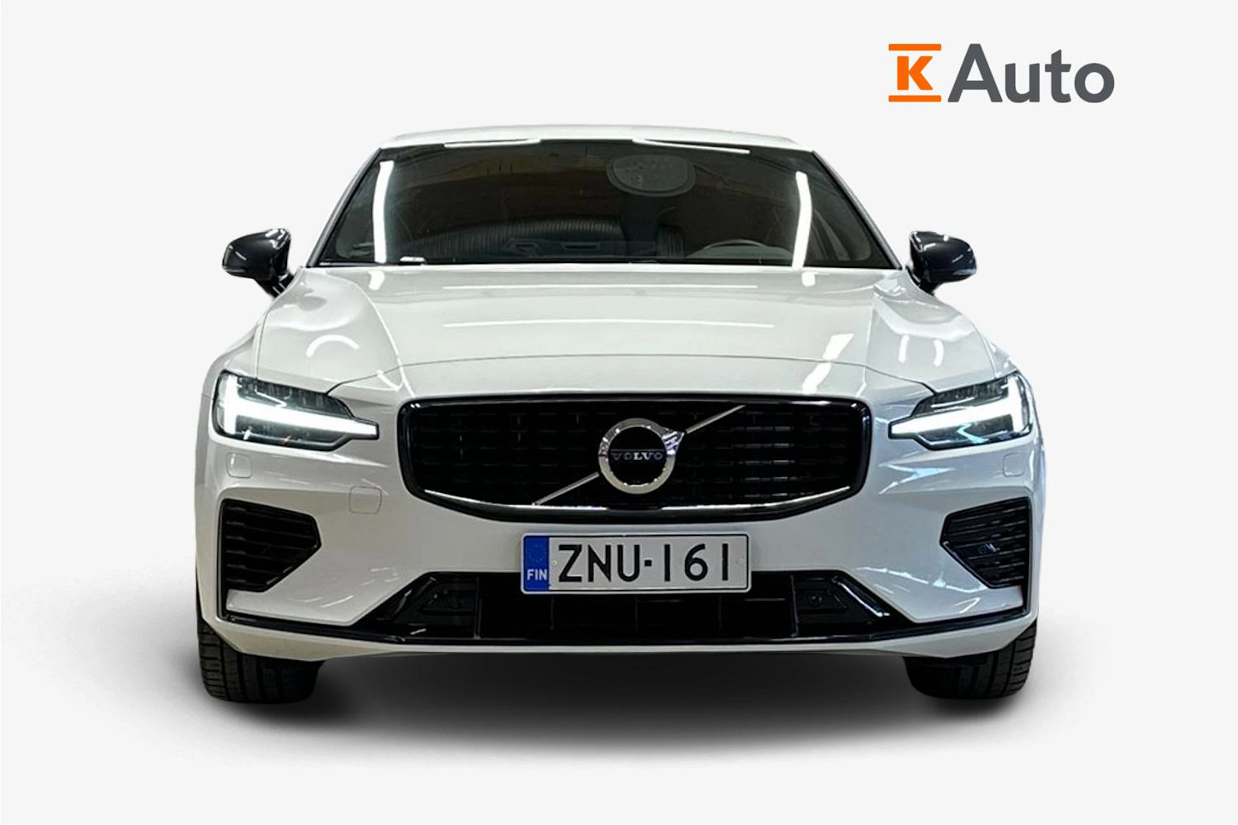 valkoinen Volvo S60 2021 kuva 5.