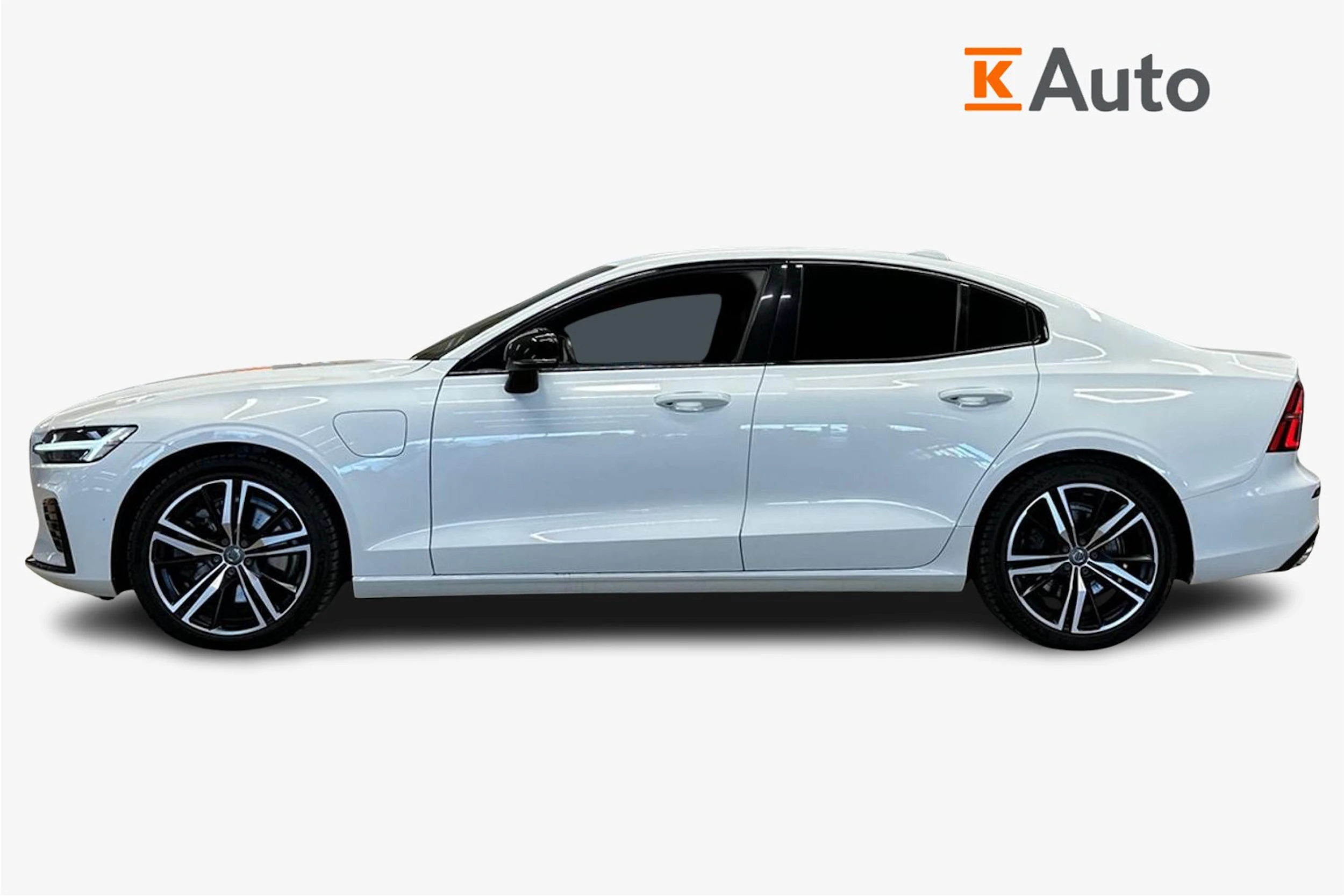 valkoinen Volvo S60 2021 kuva 7.