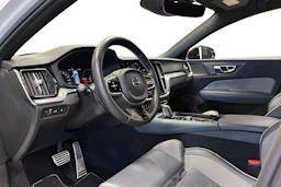 valkoinen Volvo S60 2021 kuva 8.