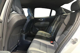 valkoinen Volvo S60 2021 kuva 11.