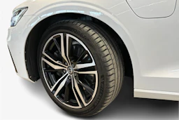 valkoinen Volvo S60 2021 kuva 12.