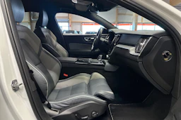 valkoinen Volvo S60 2021 kuva 15.